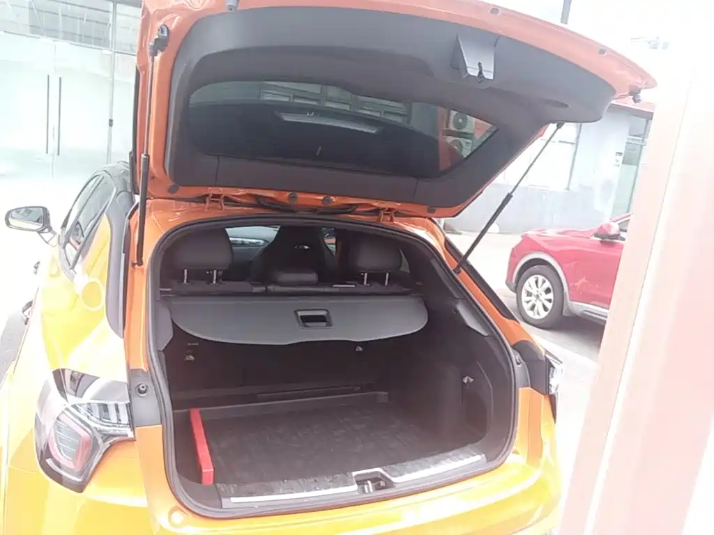 Lynk & Co 02 Hatchback — миниатюра 19