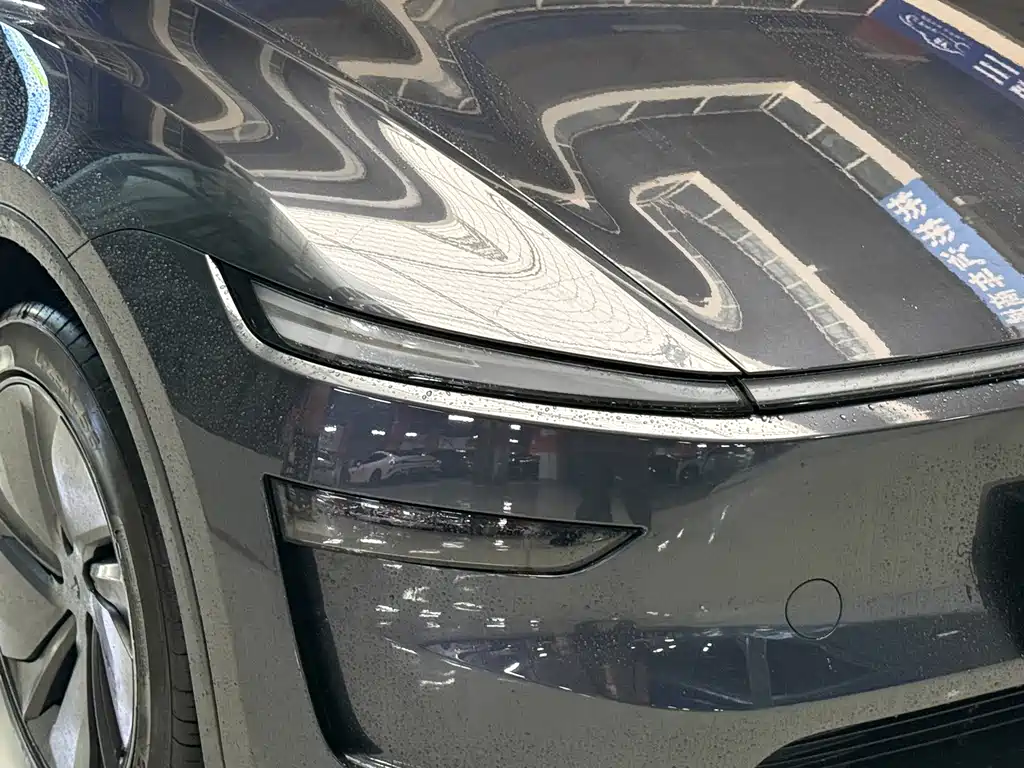 Tesla Model Y — миниатюра 20
