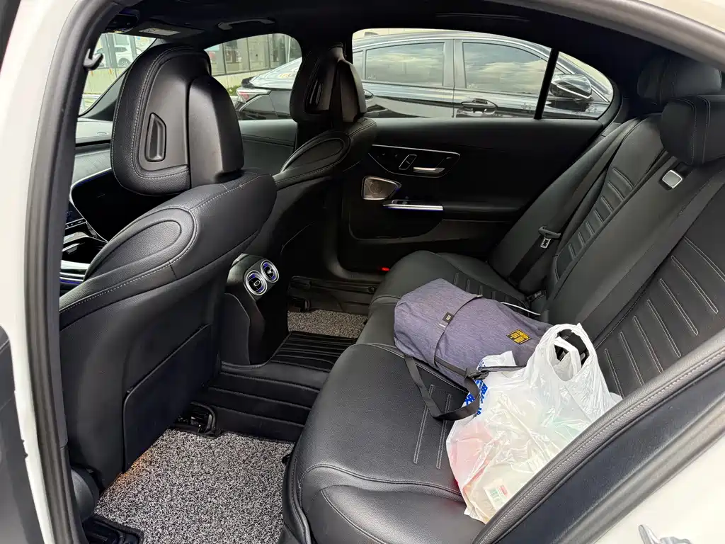Mercedes-Benz C-Class — миниатюра 11