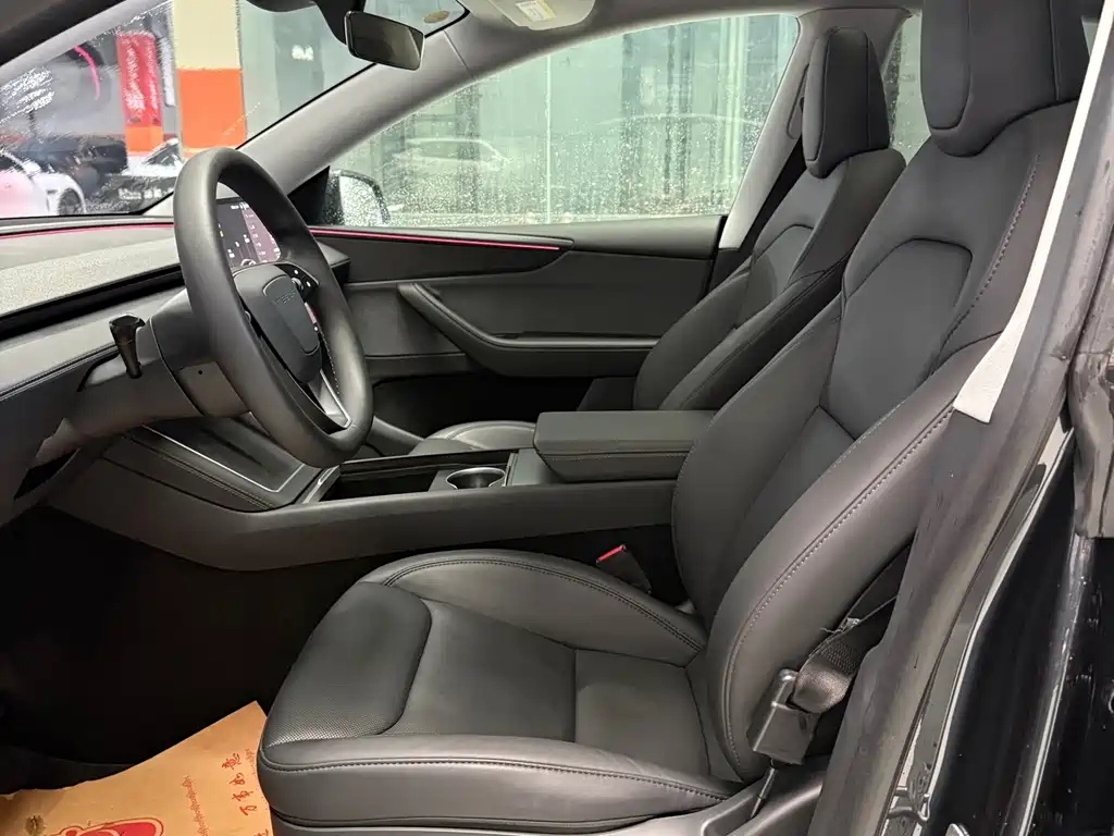 Tesla Model Y — миниатюра 9