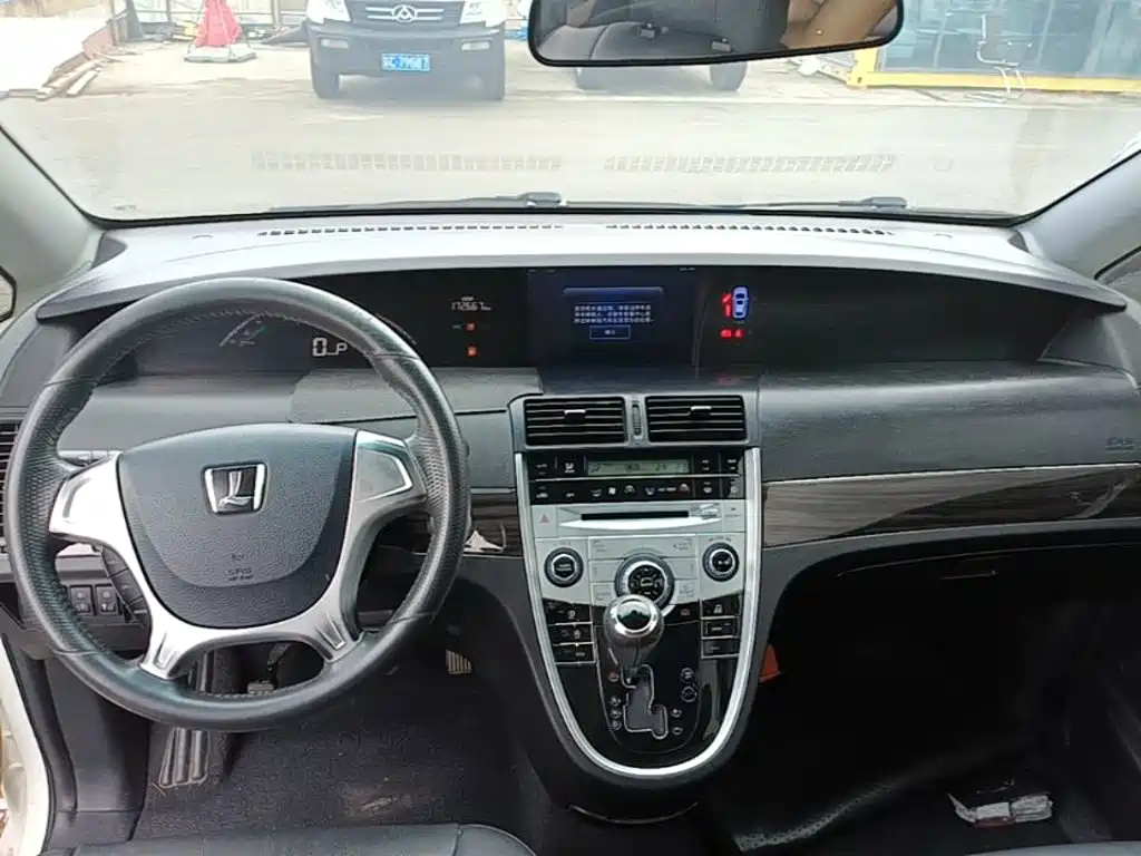 Luxgen Big 7 MPV — миниатюра 10