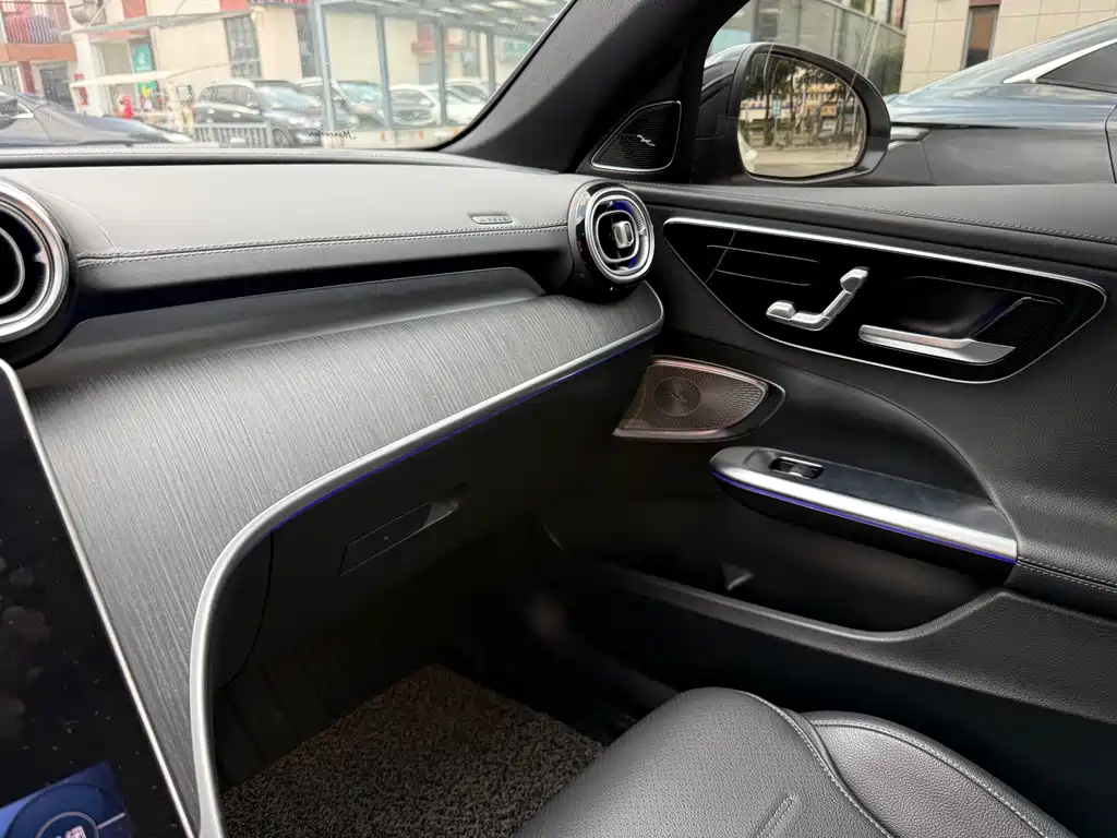 Mercedes-Benz C-Class — миниатюра 7