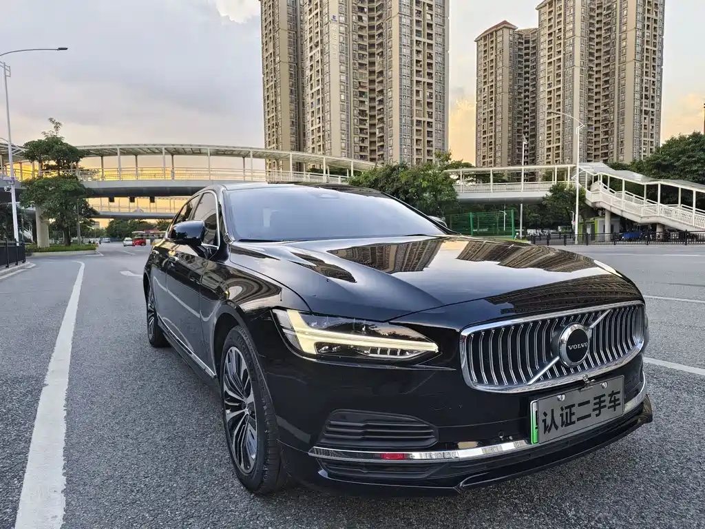 Volvo S90 2023 T8 Luxury