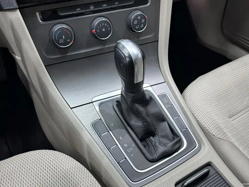 Volkswagen Golf — миниатюра 11