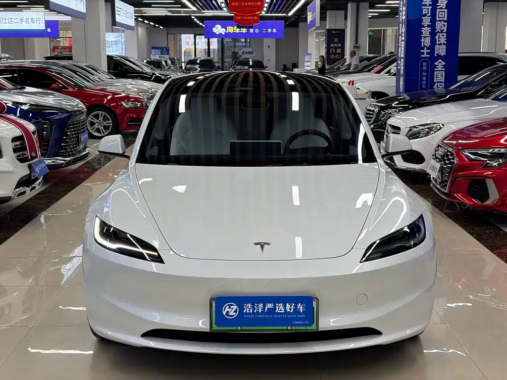 Tesla Model 3 — миниатюра 2