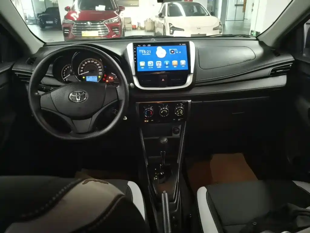 Toyota Yaris L — миниатюра 10