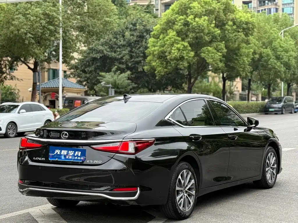 Lexus ES — миниатюра 17