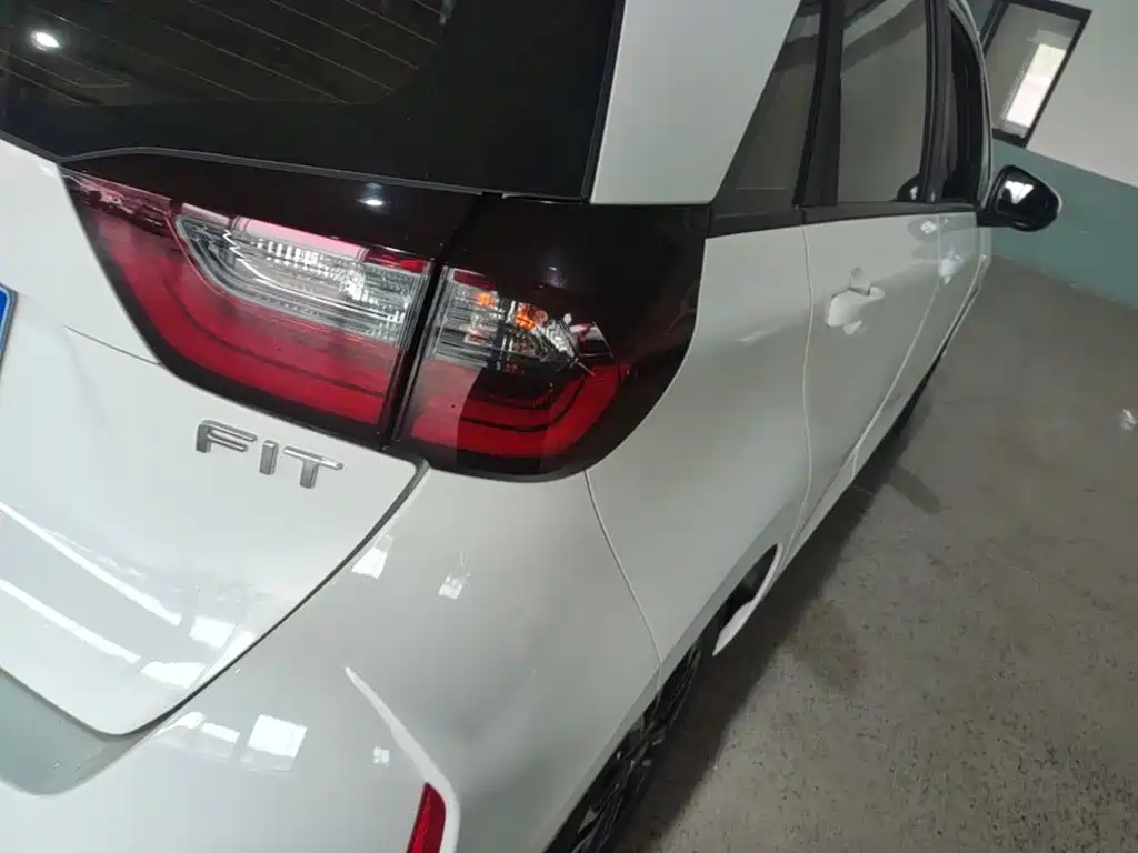 Honda Fit — миниатюра 8