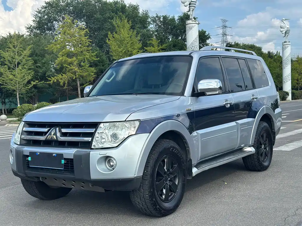 Mitsubishi Pajero (Import) — миниатюра 2