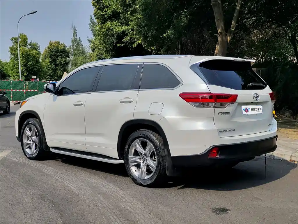 Toyota Highlander 2021 2.0T Luxury 7 мест