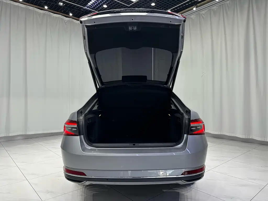Skoda Superb — миниатюра 17