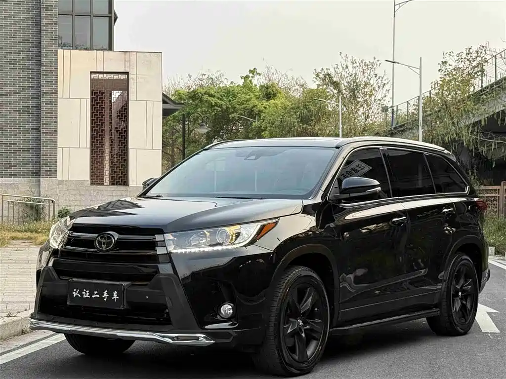 TOYOTA HIGHLANDER