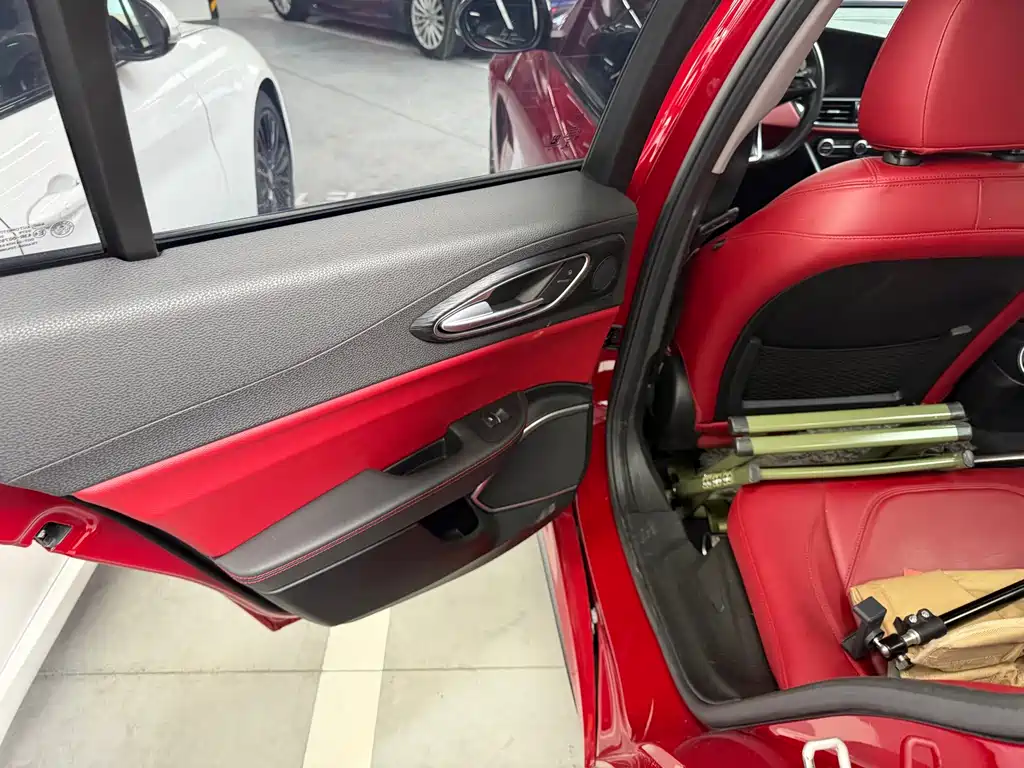 Alfa Romeo Giulia — миниатюра 13