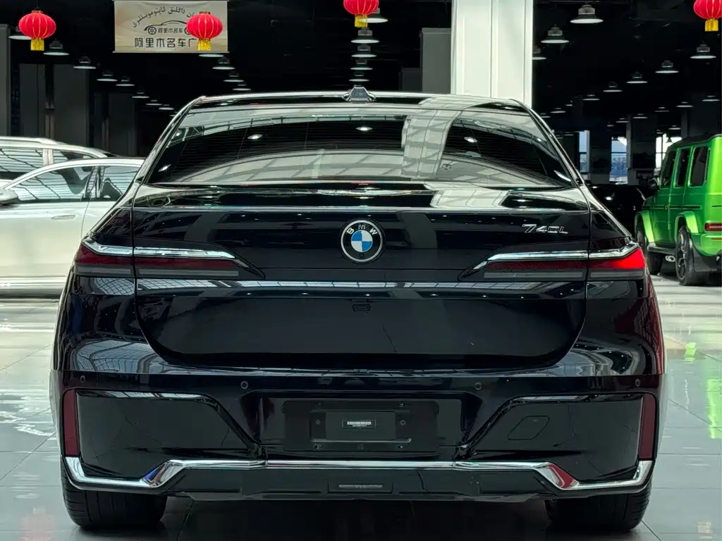 BMW 7 Series — миниатюра 28