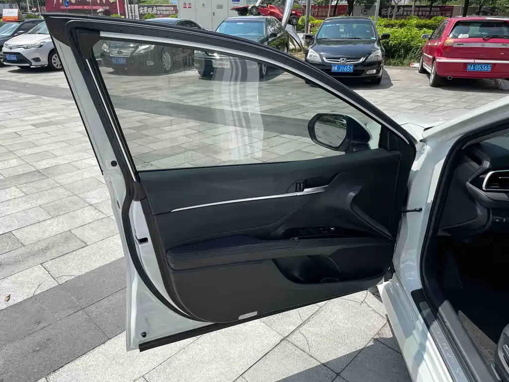 Toyota Camry — миниатюра 8