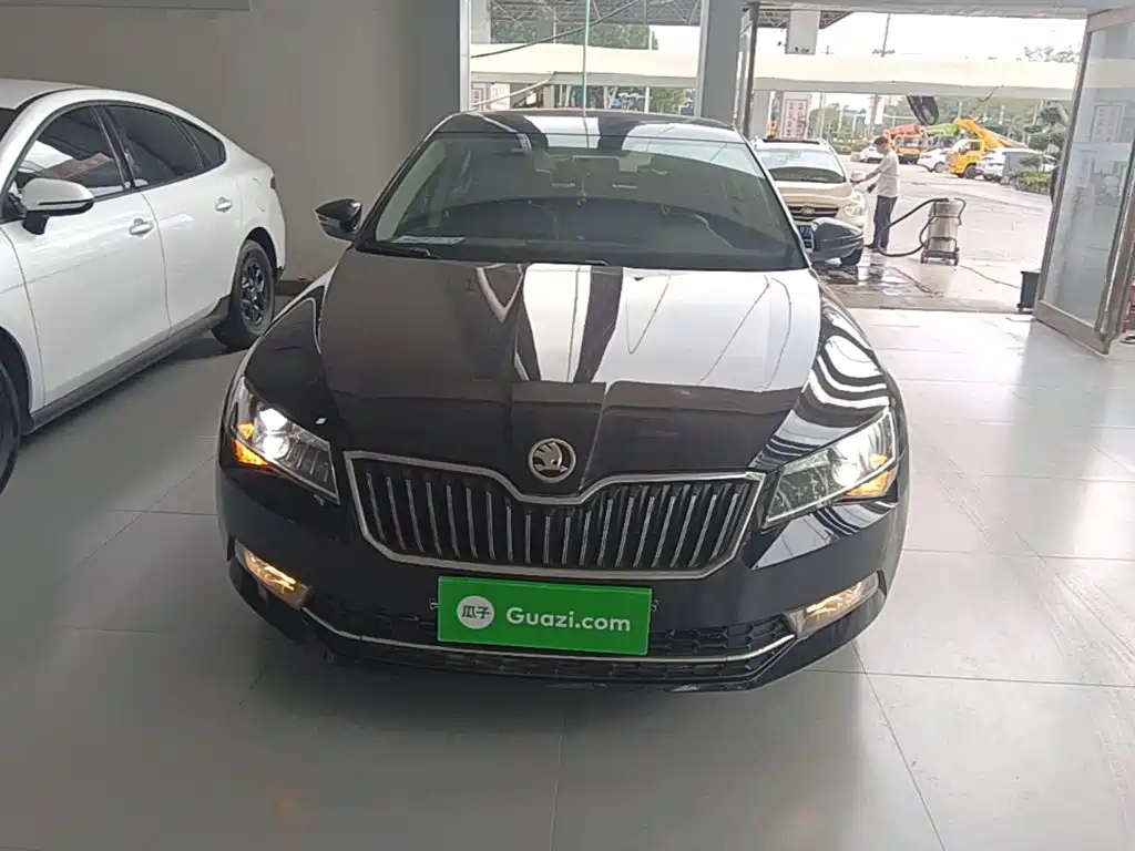 Skoda Superb — миниатюра 3