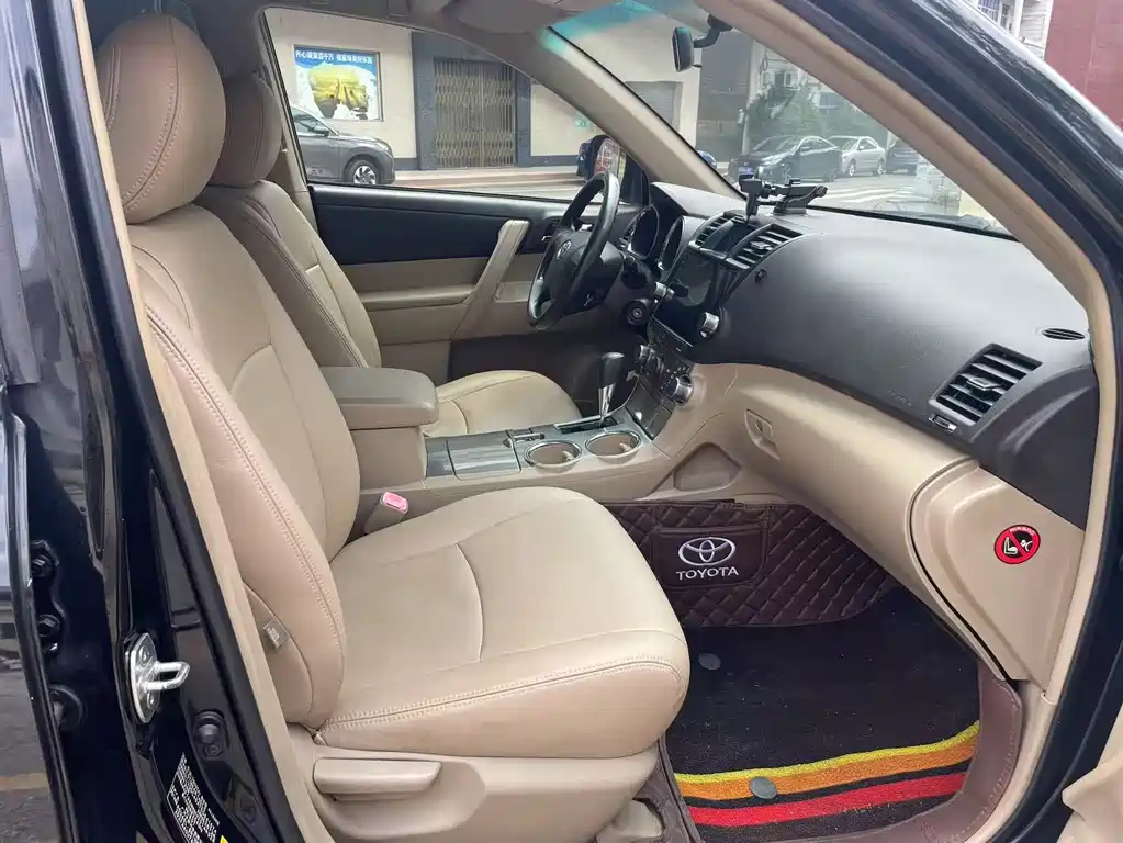 Toyota Highlander 2012 2.7L 7 мест Elite