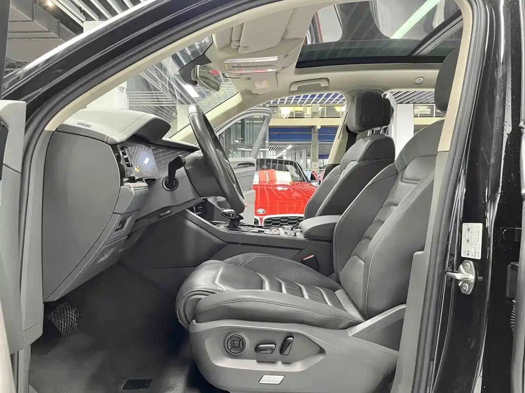 Volkswagen Touareg — миниатюра 7