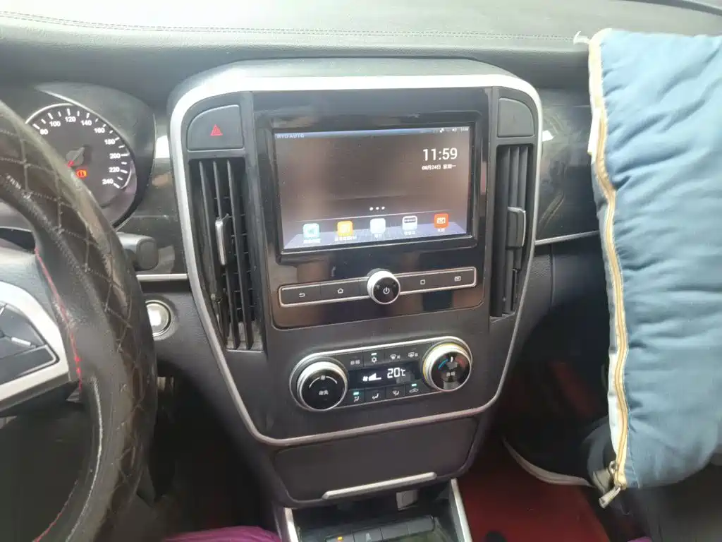 BYD MAX — миниатюра 9