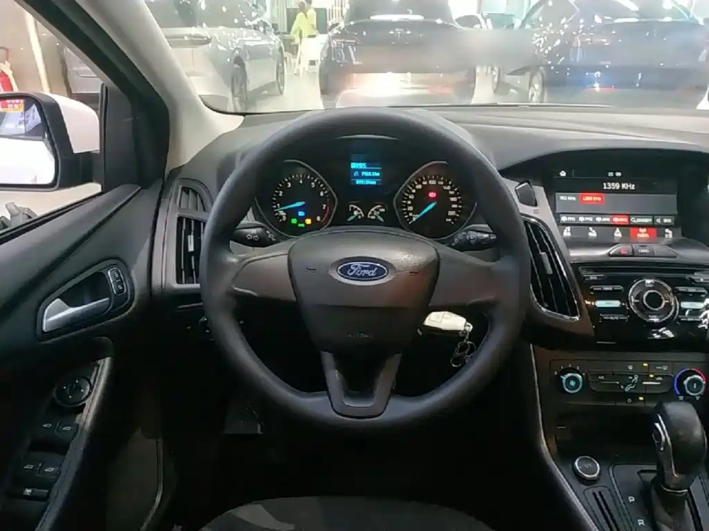 Ford Focus — миниатюра 11