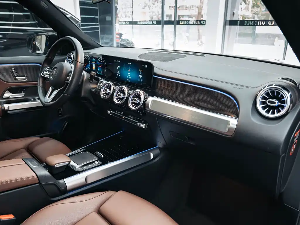 Mercedes-Benz GLB — миниатюра 18