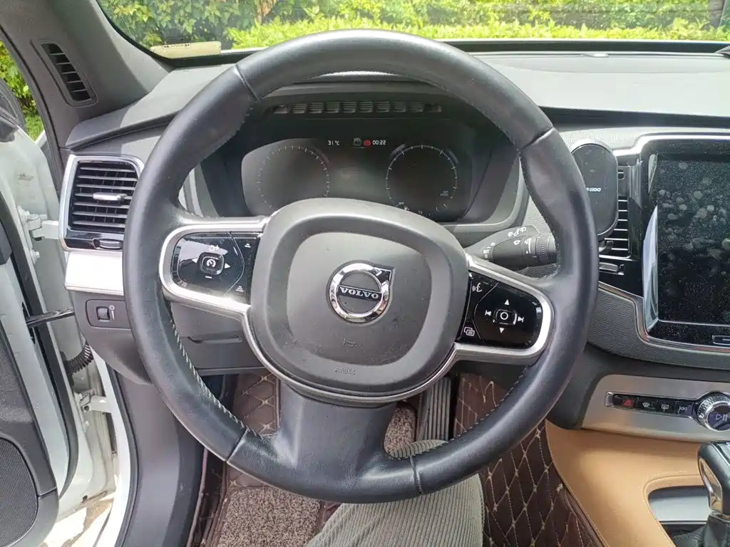 Volvo XC90 — миниатюра 11