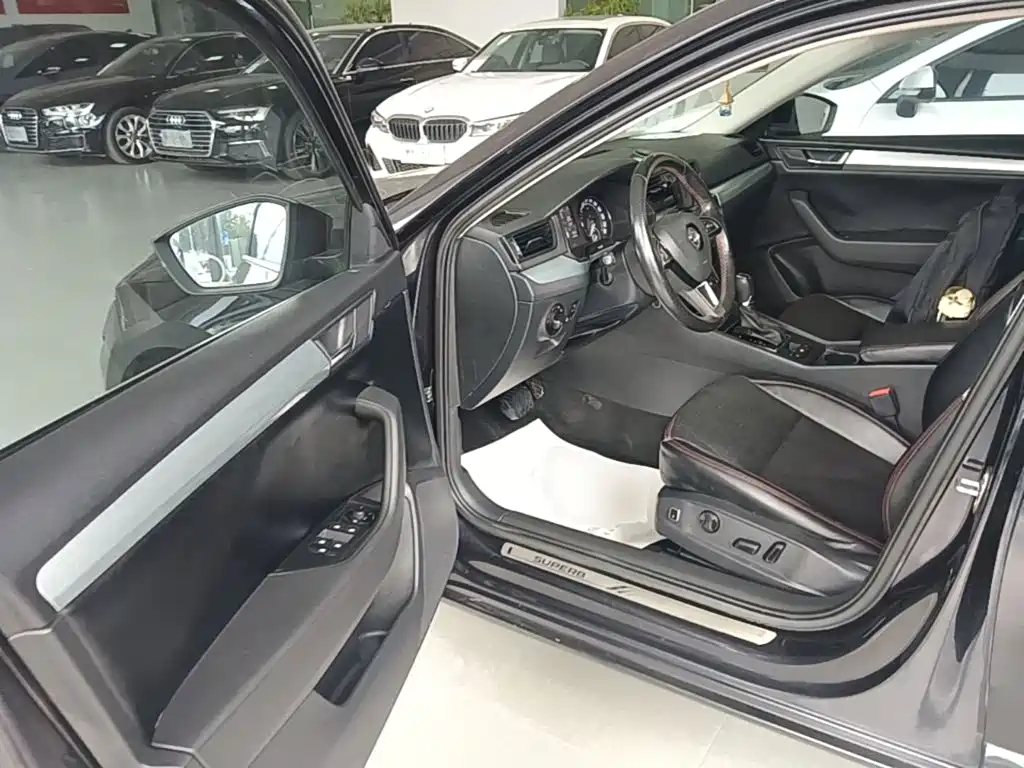 Skoda Superb — миниатюра 16