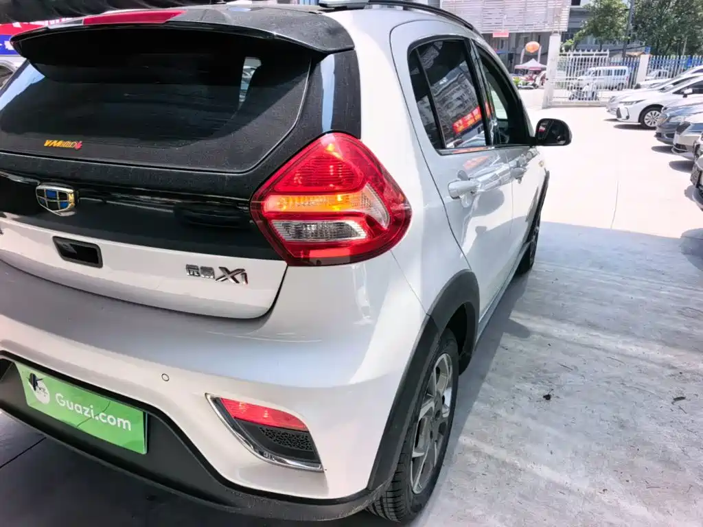 Geely Vision X1 — миниатюра 8