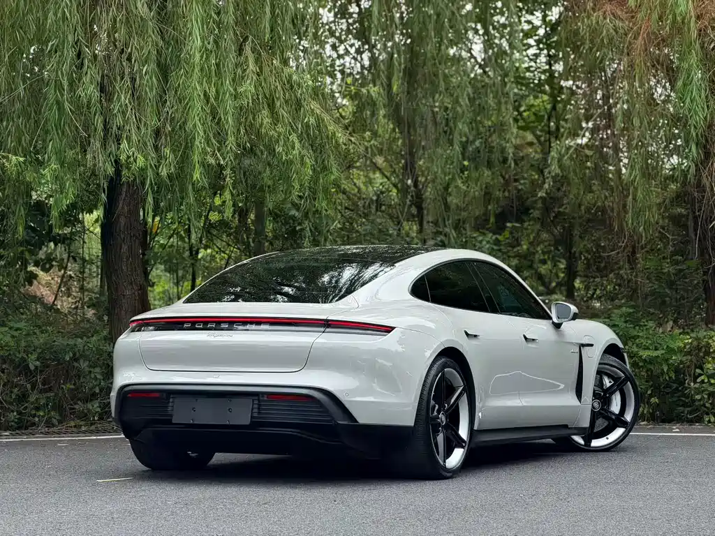 Porsche Taycan — миниатюра 4