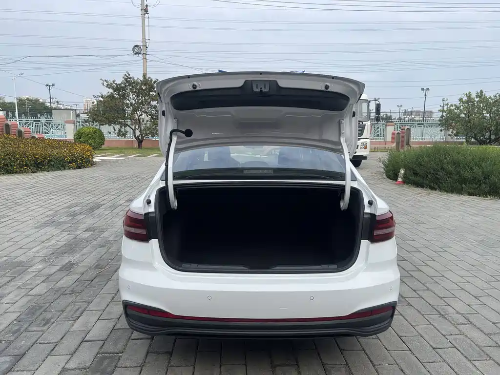 Volkswagen Lavida — миниатюра 9