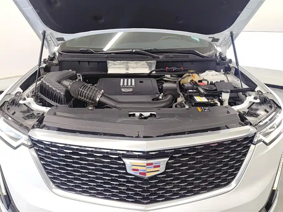 CADILLAC XT6