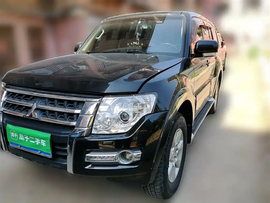 Купить Mitsubishi Pajero (Import)