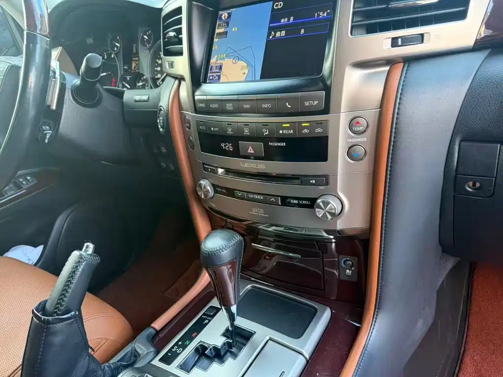 Lexus LX — миниатюра 12
