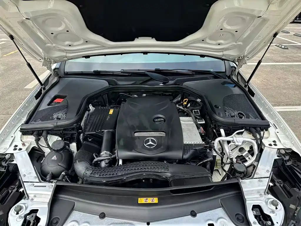 Mercedes-Benz E-Class — миниатюра 16