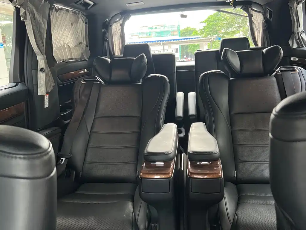 Toyota Alphard — фотографии объявления, Фото 17