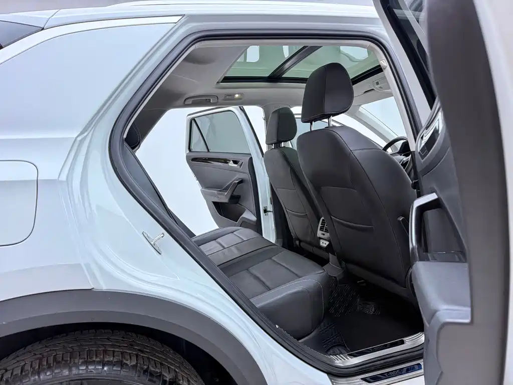 VOLKSWAGEN T ROC EXPLORING SONGS