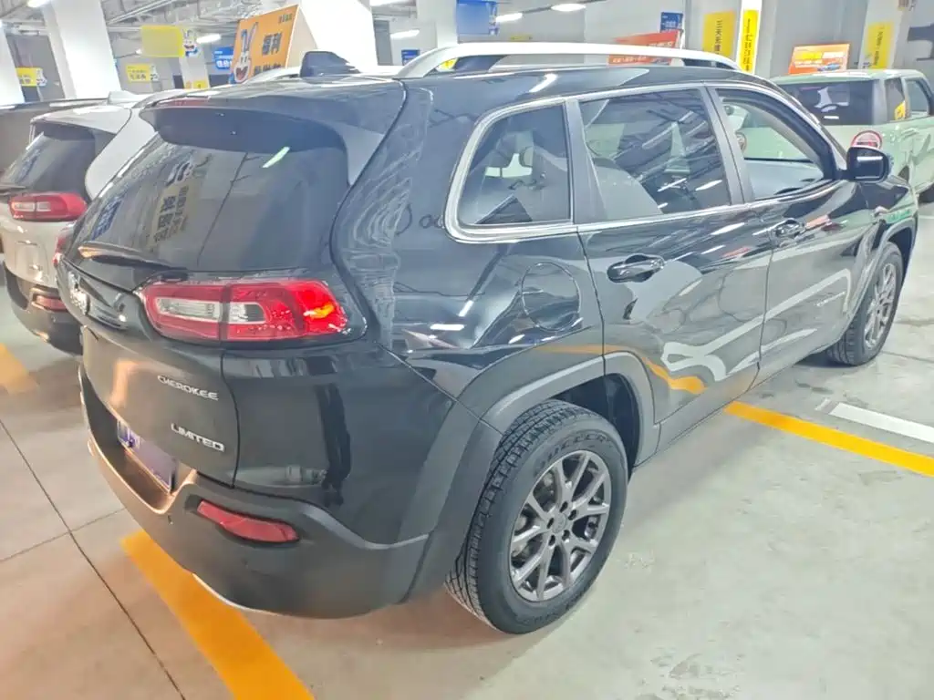 Jeep Cherokee — миниатюра 7