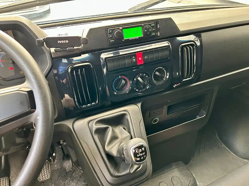 IVECO Daily — миниатюра 9