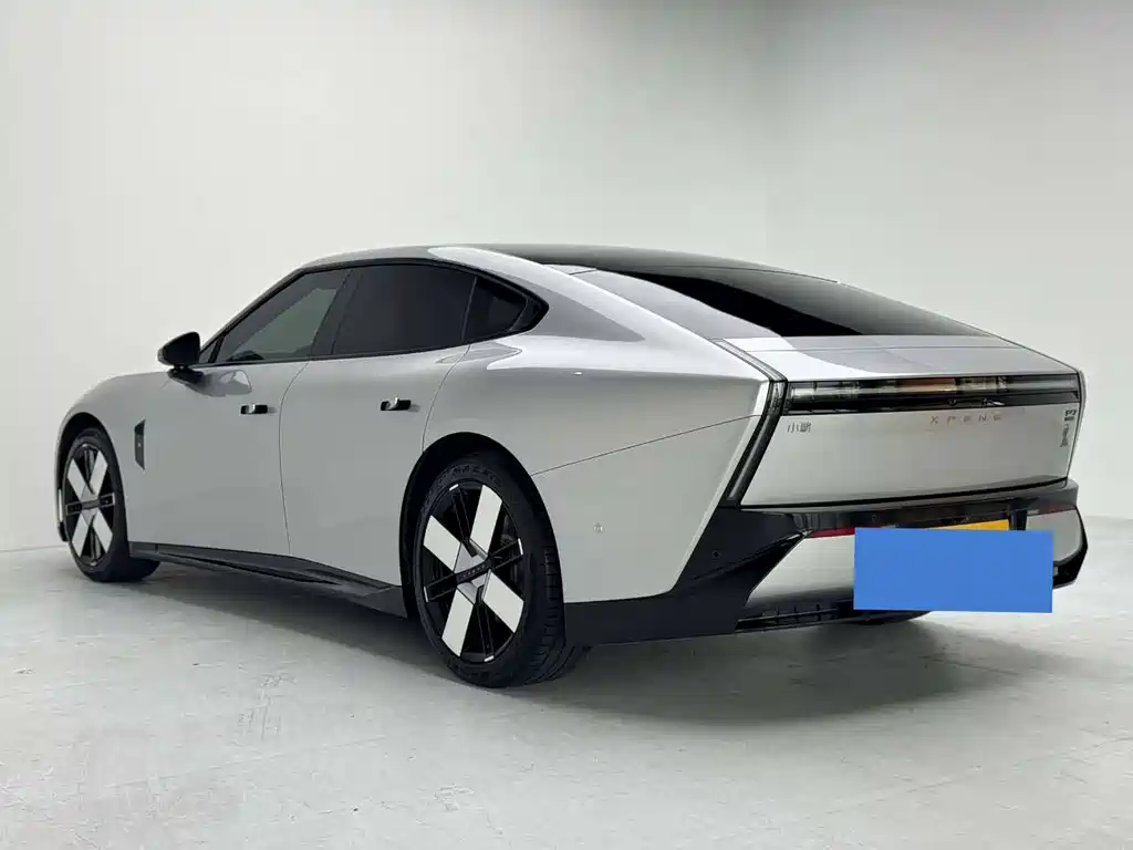 XPeng P7 — миниатюра 10