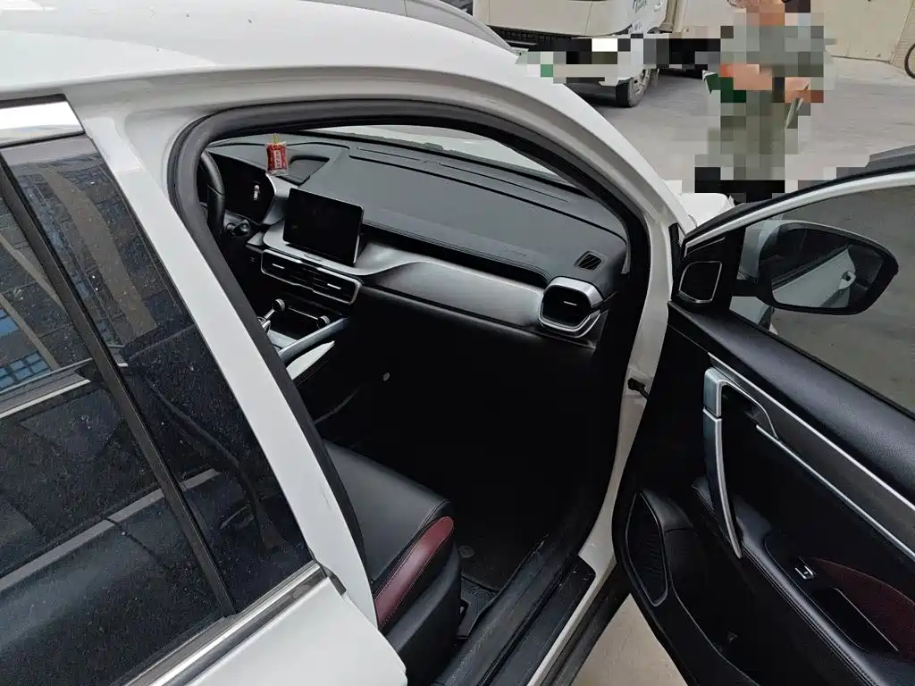 Geely Binyue — миниатюра 18