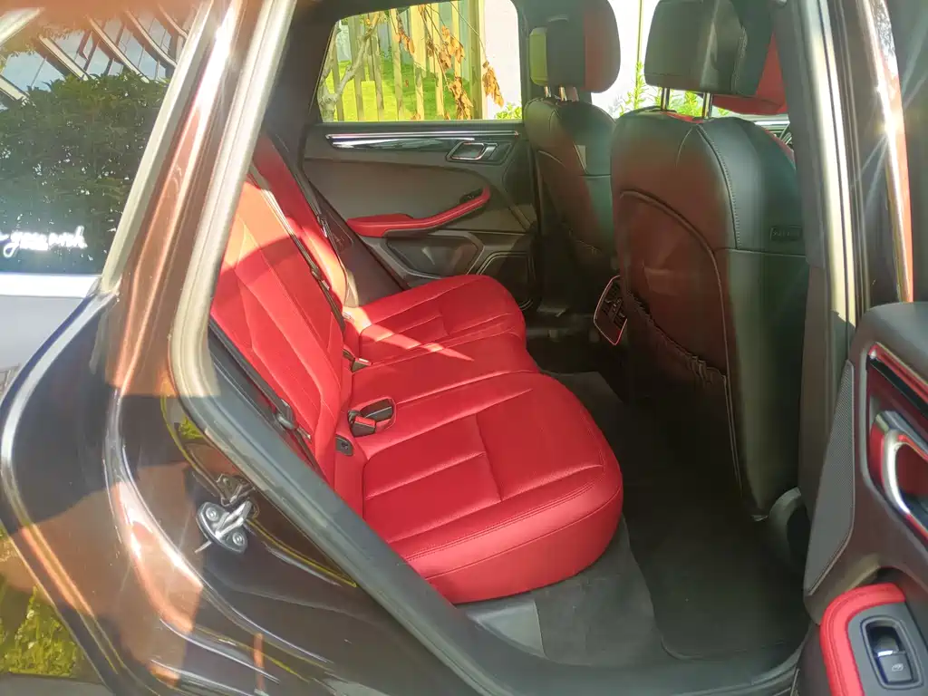 Porsche Macan — миниатюра 9