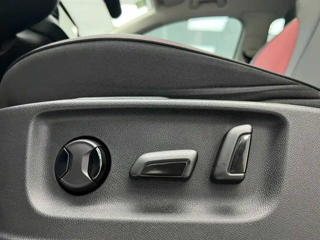 Skoda Karoq — миниатюра 16