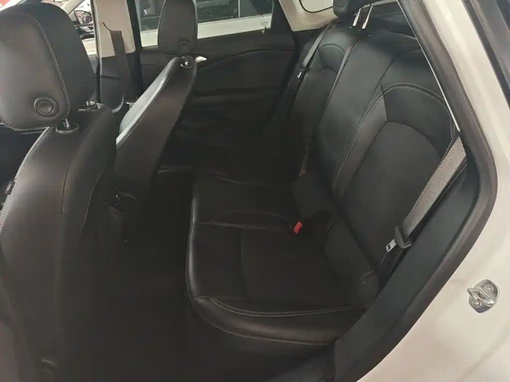Buick Verano — миниатюра 17