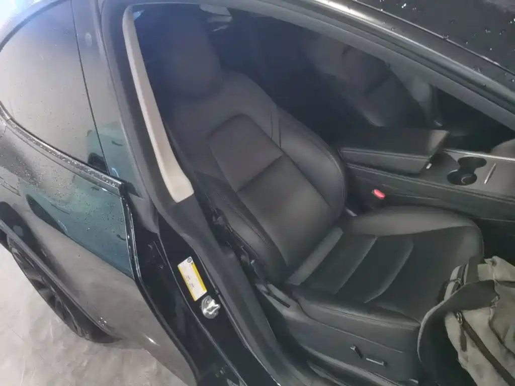 Tesla Model Y — миниатюра 25