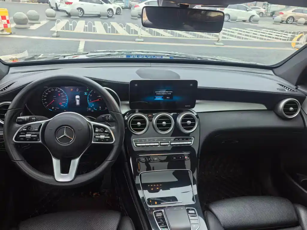MERCEDES-BENZ GLC