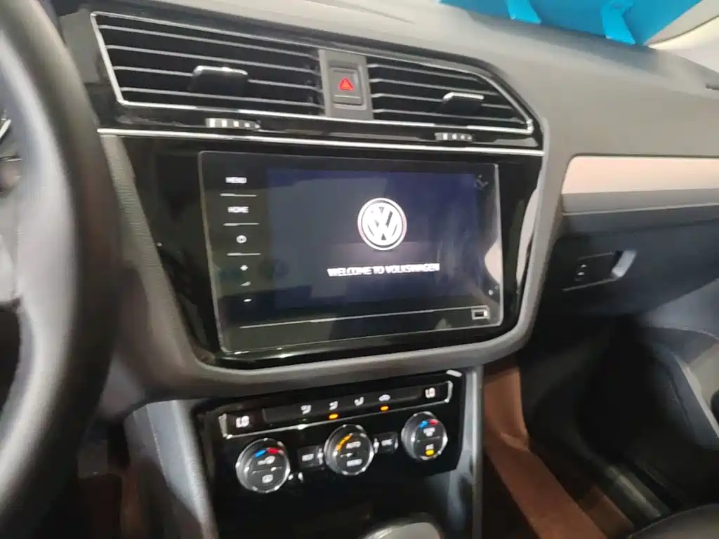 Volkswagen Tiguan L — миниатюра 18