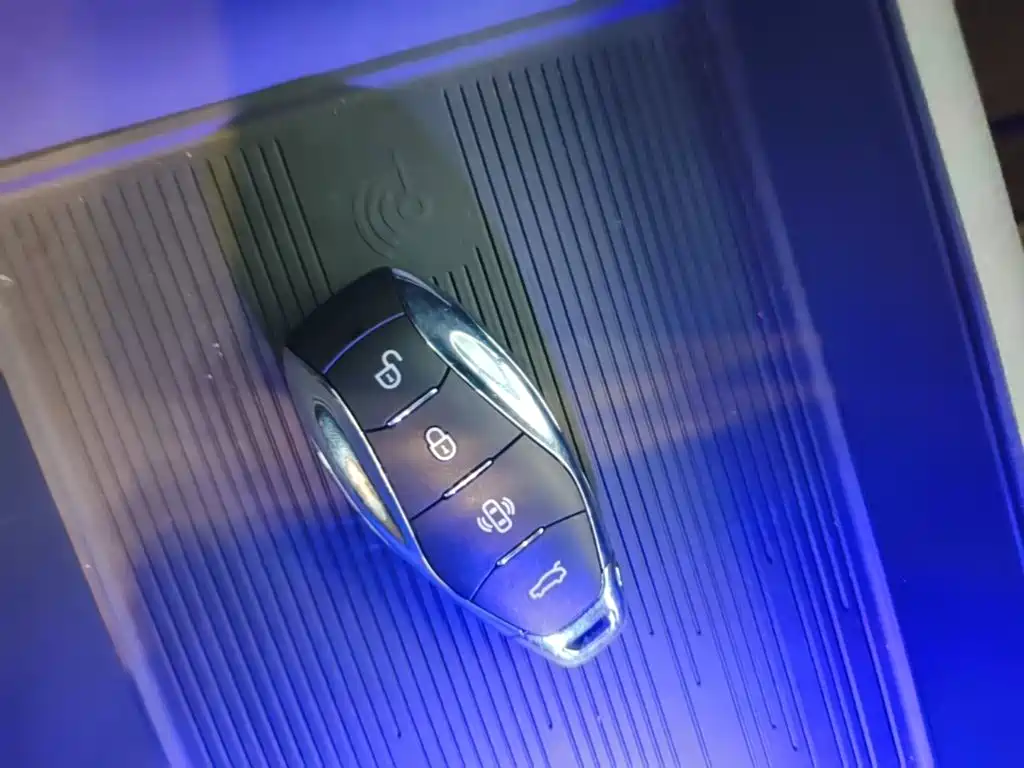 Hongqi Hongqi EH7 — миниатюра 9