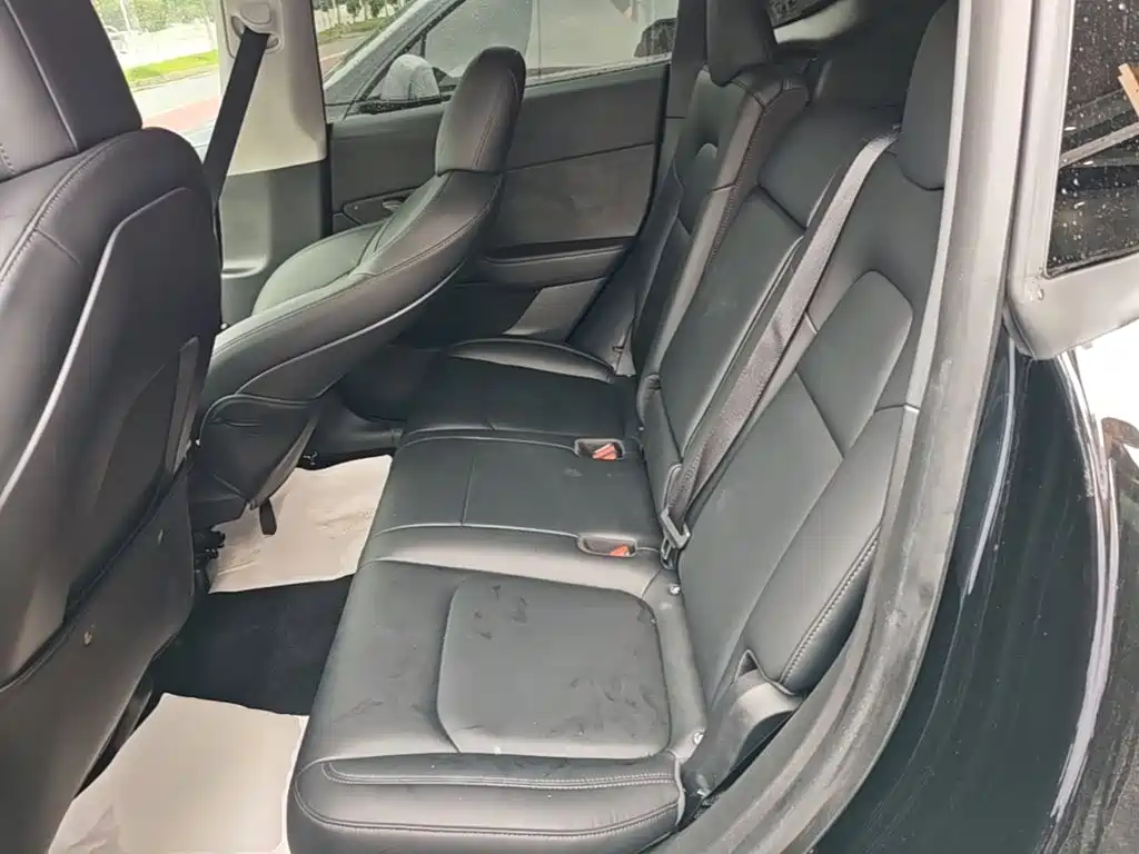 Tesla Model Y — миниатюра 17