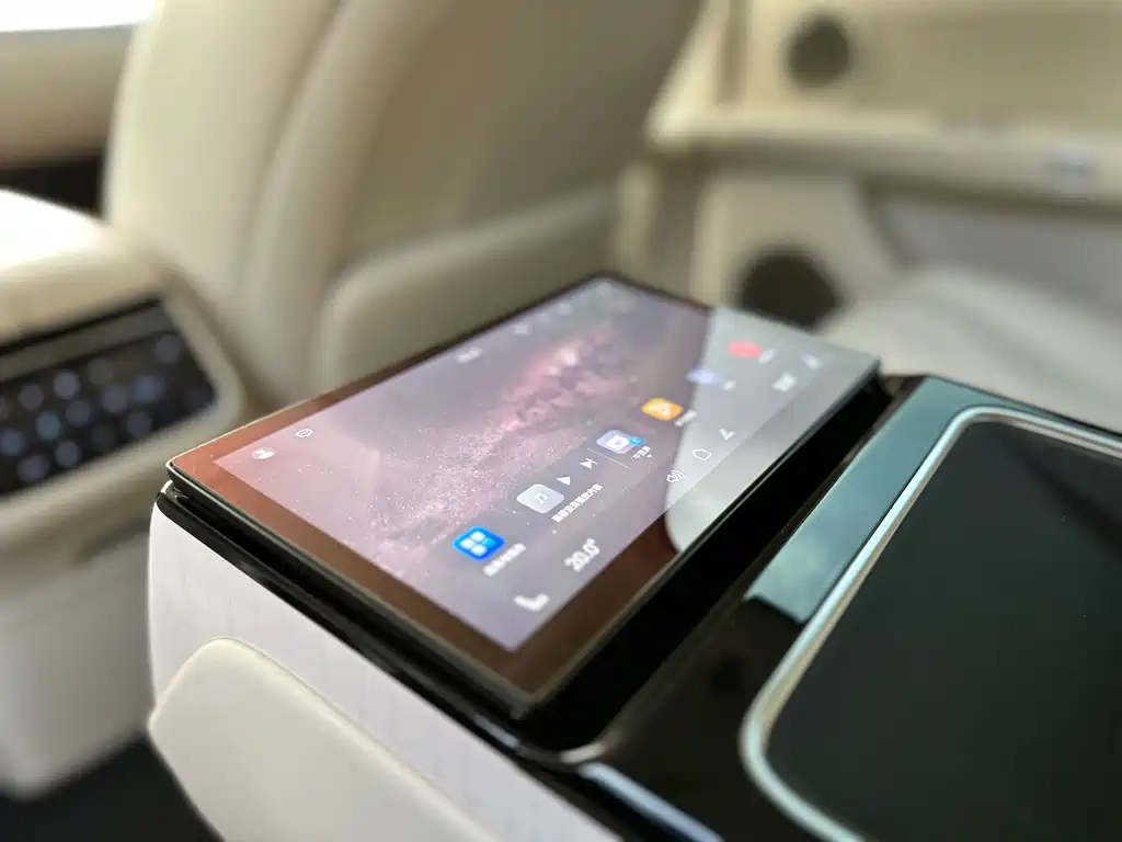 AITO ENJOY THE WORLD S9