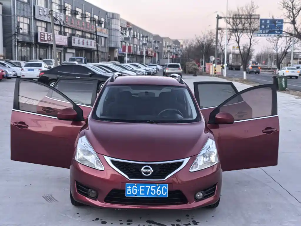 Nissan Tiida 2011 1.6L CVT Comfort